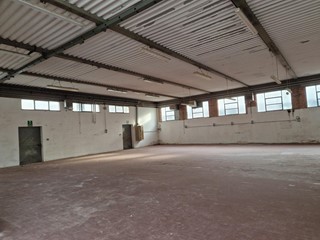 Capannone in Vendita a Casciana Terme Lari, zona Perignano, 85'000€, 345 m²