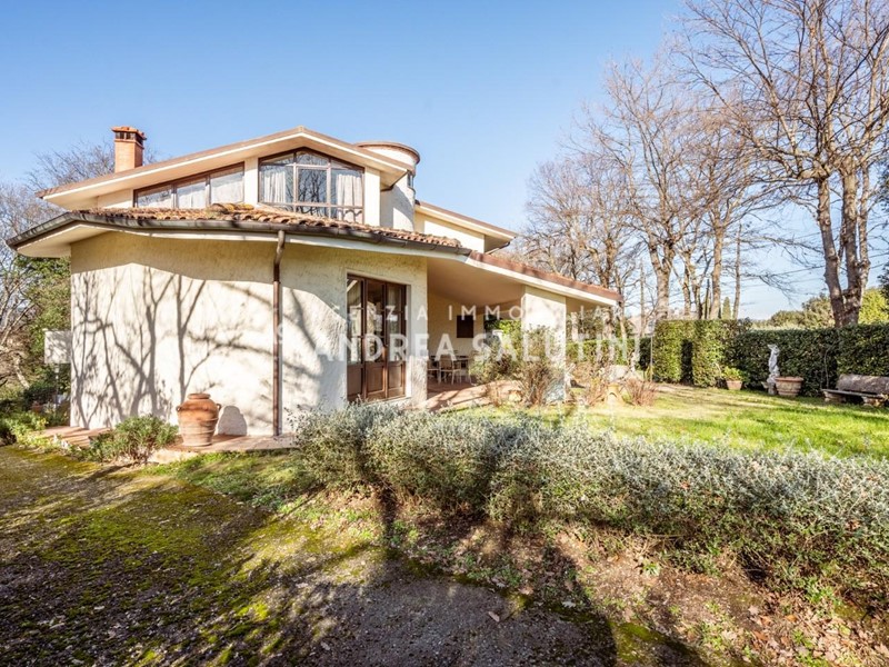 Villa in Vendita a Bientina, zona Santa Colomba, 699'000€, 530 m², arredato, con Box