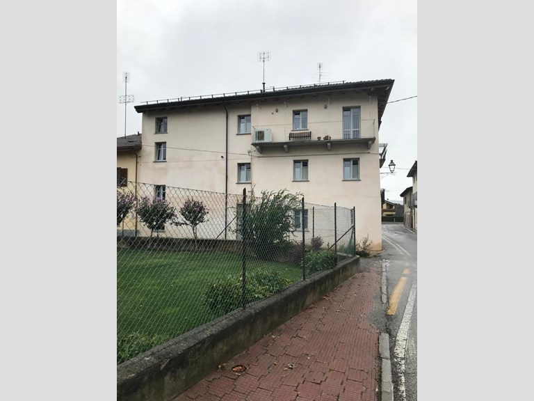 Casa Indipendente in Vendita a Boves, zona centro storico, 260'000€, 190 m², arredato