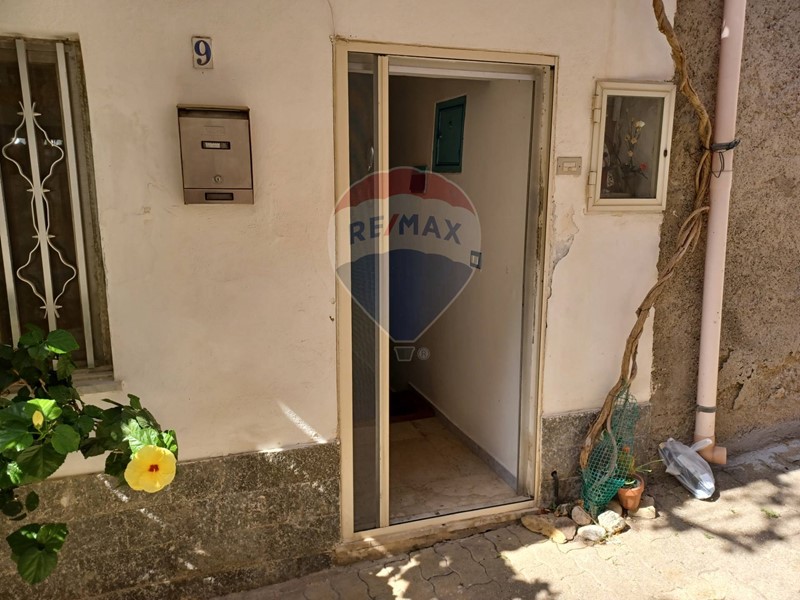 Casa Semi Indipendente in Vendita a Messina, zona Castanea Massa Tono Ortoliuzzo, 60'000€, 63 m², arredato