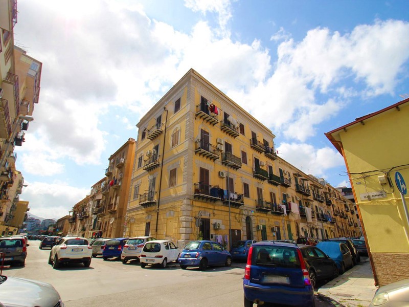 Quadrilocale in Vendita a Palermo, zona Fiera, 69'000€, 120 m²