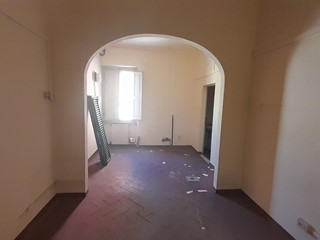 Casale in Vendita a Cascina, 330'000€, 700 m²
