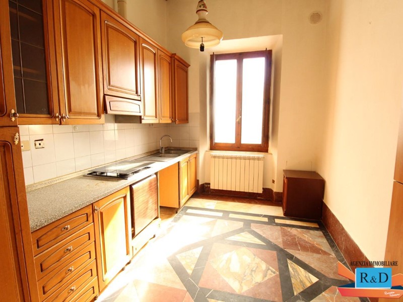 Appartamento in Vendita a Colle di Val D'Elsa, zona Gracciano Dell'elsa, 145'000&euro;, 135 m²
