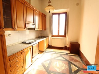 Appartamento in Vendita a Colle di Val D'Elsa, zona Gracciano Dell'elsa, 145'000&euro;, 135 m²
