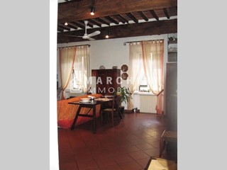 Appartamento in Vendita a Lucca, 480'000&euro;, 140 m², arredato