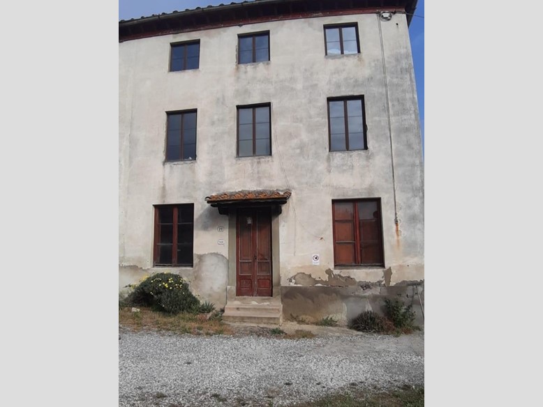 Casa Indipendente in Vendita a Lucca, zona San Quirico di Moriano, 159'000€, 300 m², con Box