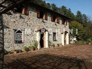Casa di corte in Vendita a Buti, 930'000€, 270 m², con Box