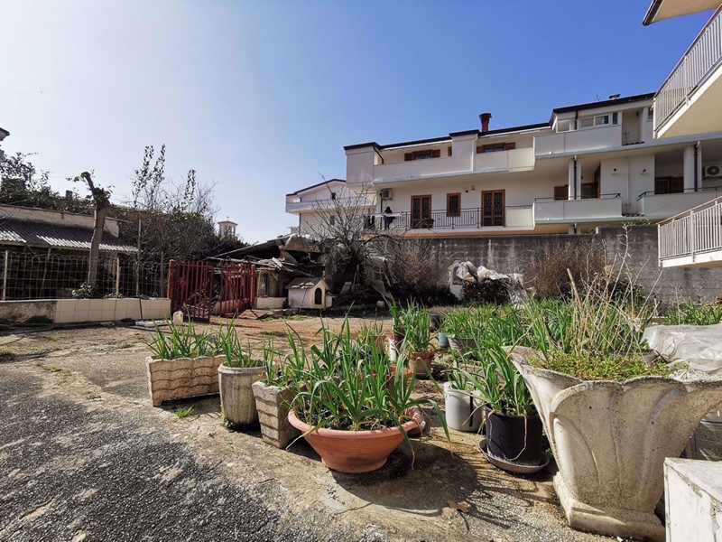Casa Indipendente in Vendita a Caserta, 270'000€, 450 m²