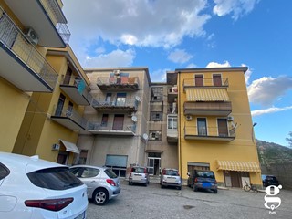 Quadrilocale in Vendita a Patti, 75'000€, 85 m², arredato