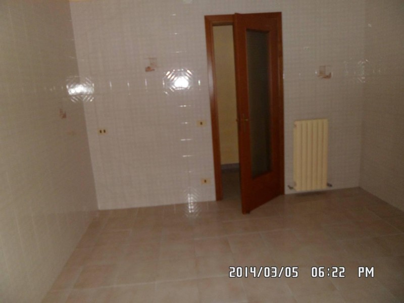 Trilocale in Vendita a Montesarchio, 112'000€, 125 m², con Box