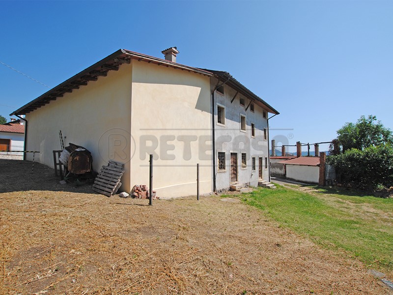 Casa Semi Indipendente in Vendita a Brogliano, 98'000€, 186 m², con Box