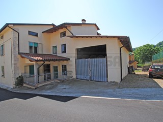 Casa Semi Indipendente in Vendita a Brogliano, 98'000&euro;, 186 m², con Box