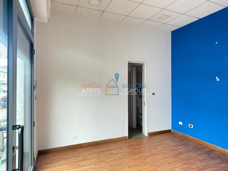 Immobile commerciale in Vendita a Massa, zona Marina Di Massa, 55'000&euro;, 17 m²