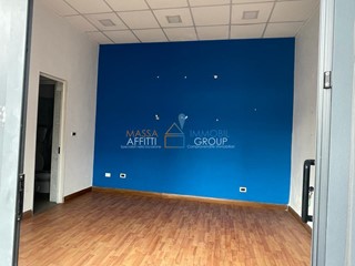 Immobile commerciale in Vendita a Massa, zona Marina Di Massa, 55'000&euro;, 17 m²