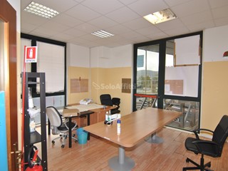 Ufficio in Affitto a Livorno, zona Picchianti, 1'300€, 130 m²
