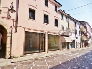 Immobile commerciale in Affitto a Montebello Vicentino, zona Centrale, 750€, 108 m²