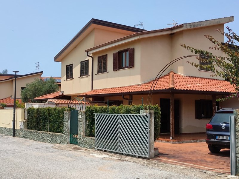 Villa bifamiliare in Affitto a Pizzo, zona PORTO ADA, 500&euro;, 100 m², arredato