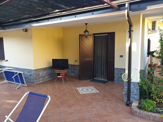 Villetta a schiera in Vendita a Joppolo, zona VIA PIETRO MELIA, 100'000€, 90 m², arredato