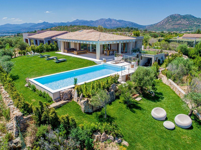 Villa in Affitto a San Teodoro, zona Punta Aldìa, 20'000€, 300 m², arredato