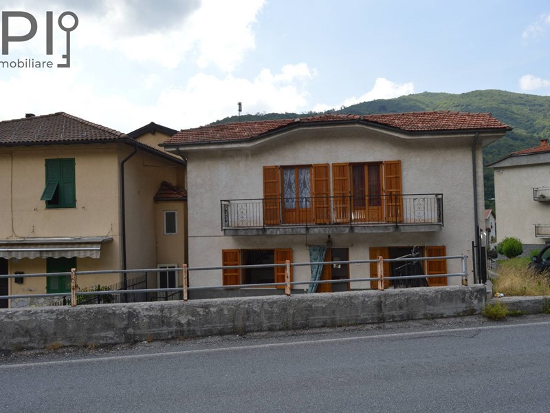 Casa Indipendente in Vendita a Murialdo, zona Isolagrande, 25'000€, 90 m²