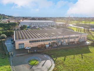 Capannone in Vendita a Calcinaia, 1'800'000€, 3000 m²
