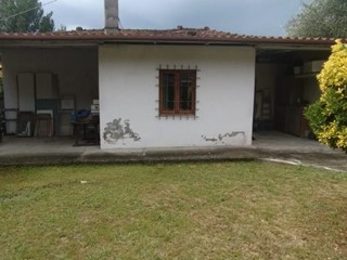 Casa Semi Indipendente in Vendita a Massa, zona Mirteto, 195'000€, 80 m², con Box