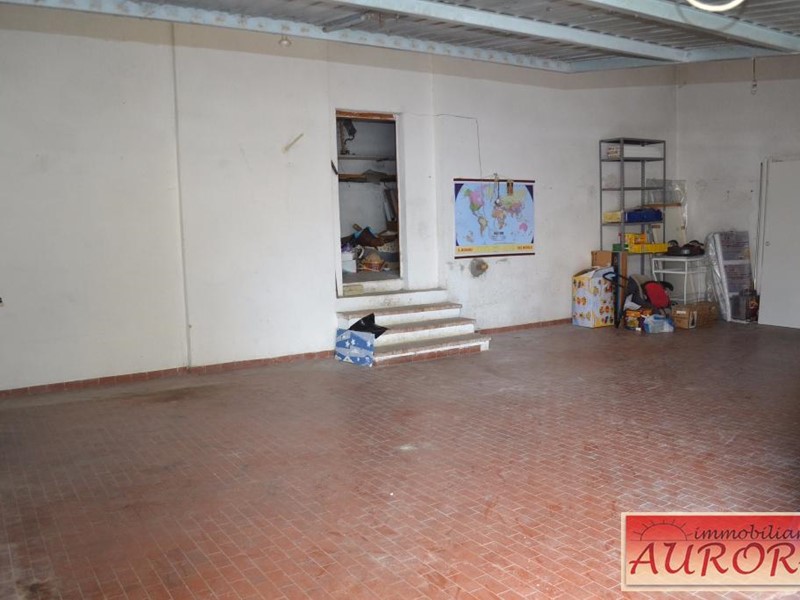 Magazzino in Vendita a Poggibonsi, 68'000€, 83 m²
