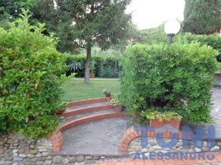 Villa in Vendita a Vinci, zona Sovigliana, 690'000€, 300 m², con Box