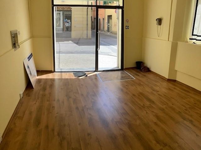 Negozio in Affitto a Empoli, 550€, 35 m²