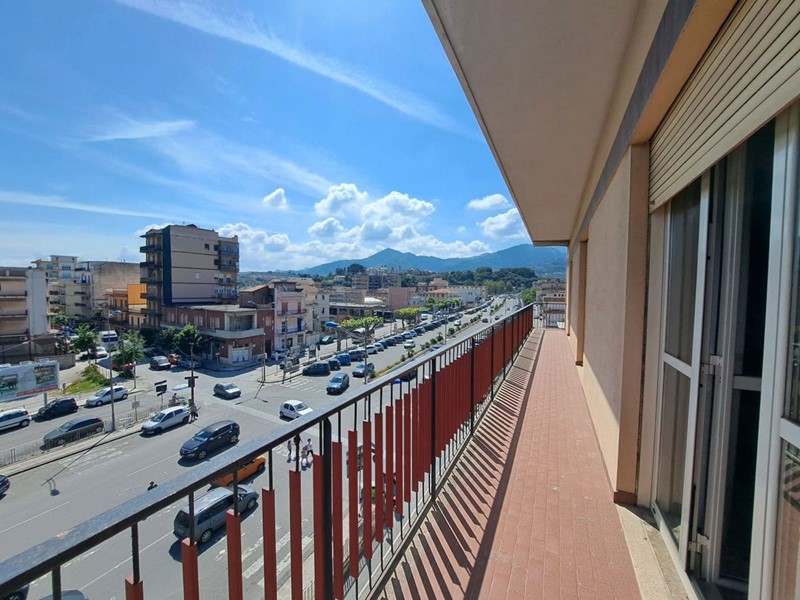 Appartamento in Vendita a Barcellona Pozzo di Gotto, 85'000€, 135 m²
