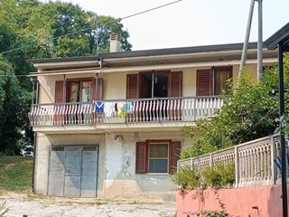 Casa Indipendente in Vendita a Lamezia Terme, 70'000€, 200 m²