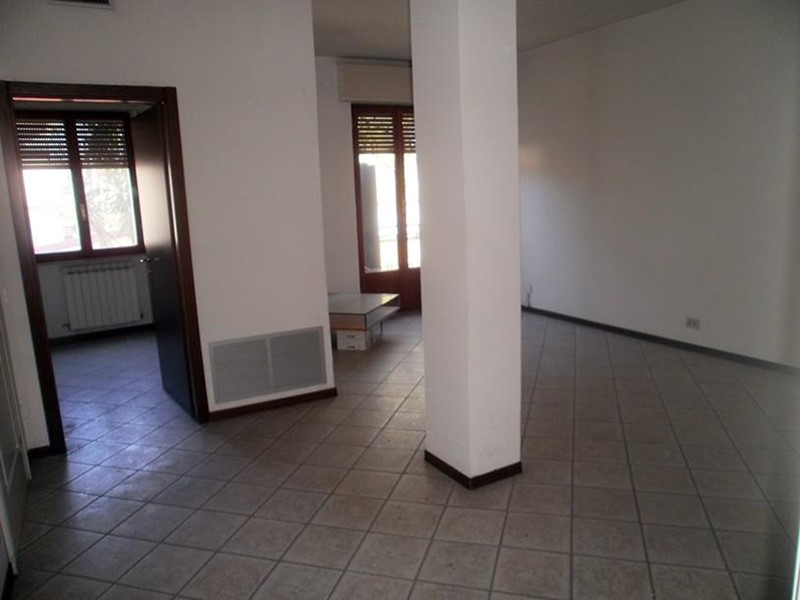 Ufficio in Vendita a Carrara, zona Avenza, 275'000€, 192 m²