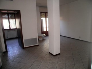 Ufficio in Vendita a Carrara, zona Avenza, 275'000€, 192 m²