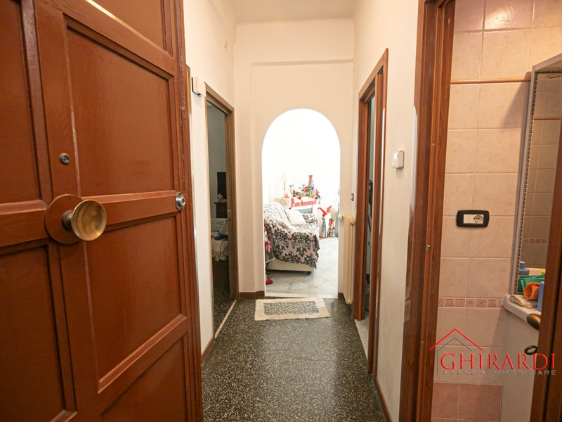 Appartamento in Vendita a Genova, zona Sestri Ponente, 68'000€, 85 m²