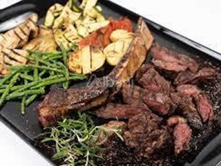 Attività commerciale in Vendita a Sarzana, zona Sarzana centro storico, 150'000€, 200 m²