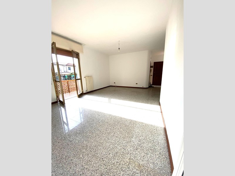 Appartamento in Vendita a Massa, zona Romagnano, 235'000€, 85 m²