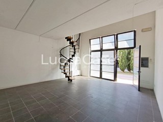 Ufficio in Affitto a Lucca, zona San Concordio Contrada, 1'500€, 115 m²