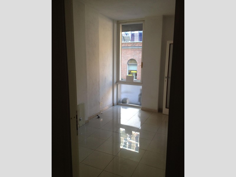 Ufficio in Affitto a Massa, 700€, 50 m²