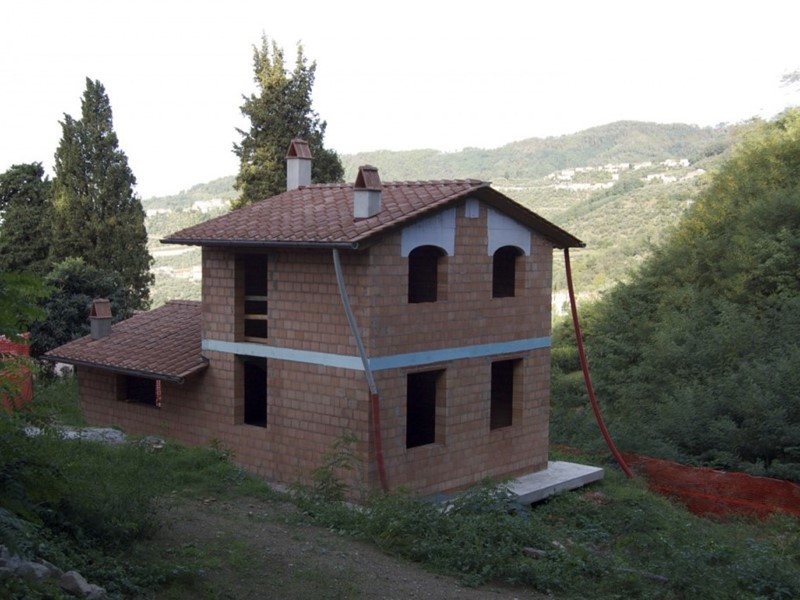 Villa in Vendita a Capannori, zona Valgiano, 95'000€, 77 m², con Box