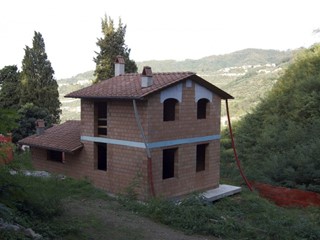Villa in Vendita a Capannori, zona Valgiano, 95'000€, 77 m², con Box