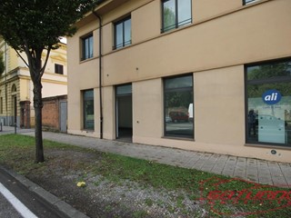 Capannone in Affitto a Lucca, zona San Concordio Contrada, 2'000€, 130 m²