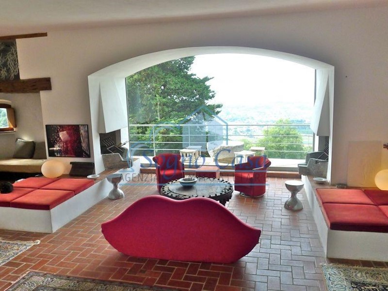 Villa in Vendita a Camaiore, 1'290'000&euro;, 500 m², arredato