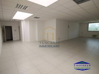 Ufficio in Vendita a Poggibonsi, 120'000€, 90 m²