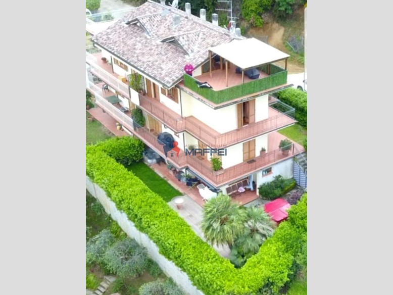 Villa bifamiliare in Vendita a Massarosa, zona Bozzano, 290'000€, 200 m², arredato