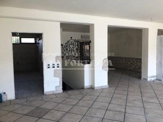 Negozio in Affitto a Pisa, 1'800€, 190 m²