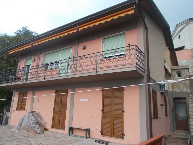 Villa bifamiliare in Vendita a Pietrasanta, zona Capriglia, 1'400'000€, 300 m², arredato