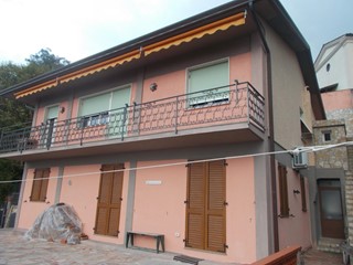Villa bifamiliare in Vendita a Pietrasanta, zona Capriglia, 1'400'000€, 300 m², arredato