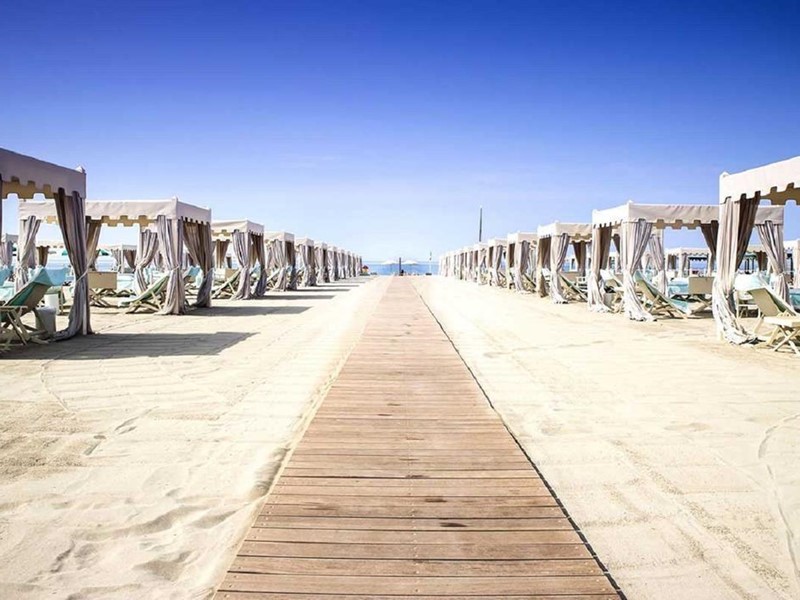 Attività commerciale in Vendita a Pietrasanta, zona Marina di Pietrasanta, 1'100'000€, 1000 m²