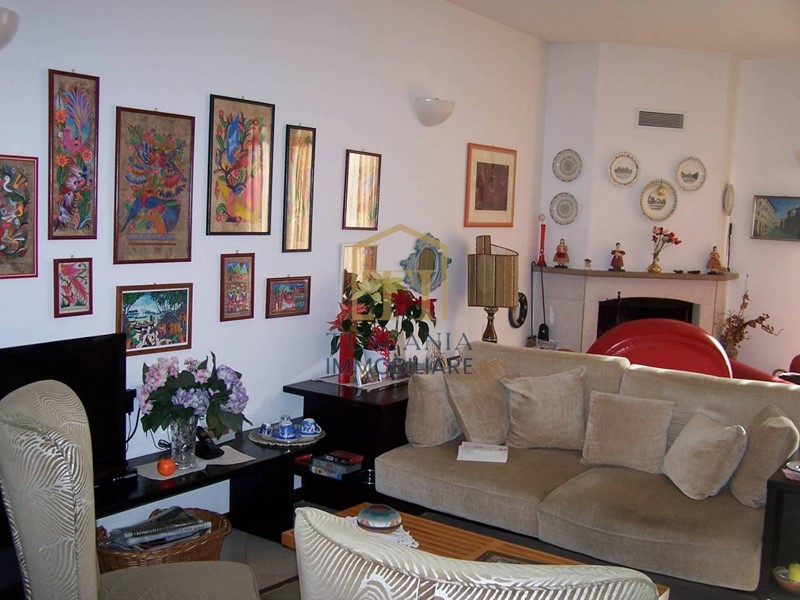 Villetta a schiera in Vendita a Casole d'Elsa, 280'000€, 200 m², arredato, con Box