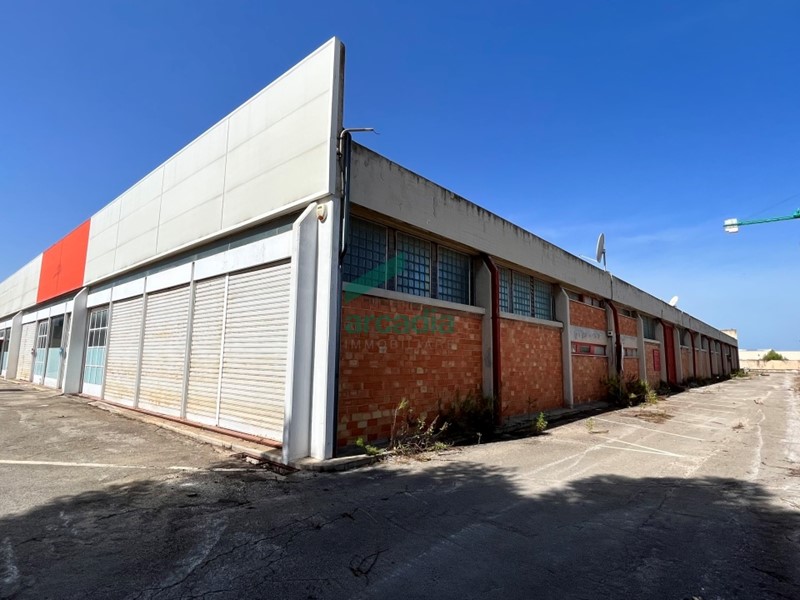 Capannone in Vendita a Bari, zona Zona industriale, 1'500'000€, 4370 m²